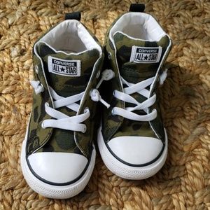 Converse little boy shoes size 10